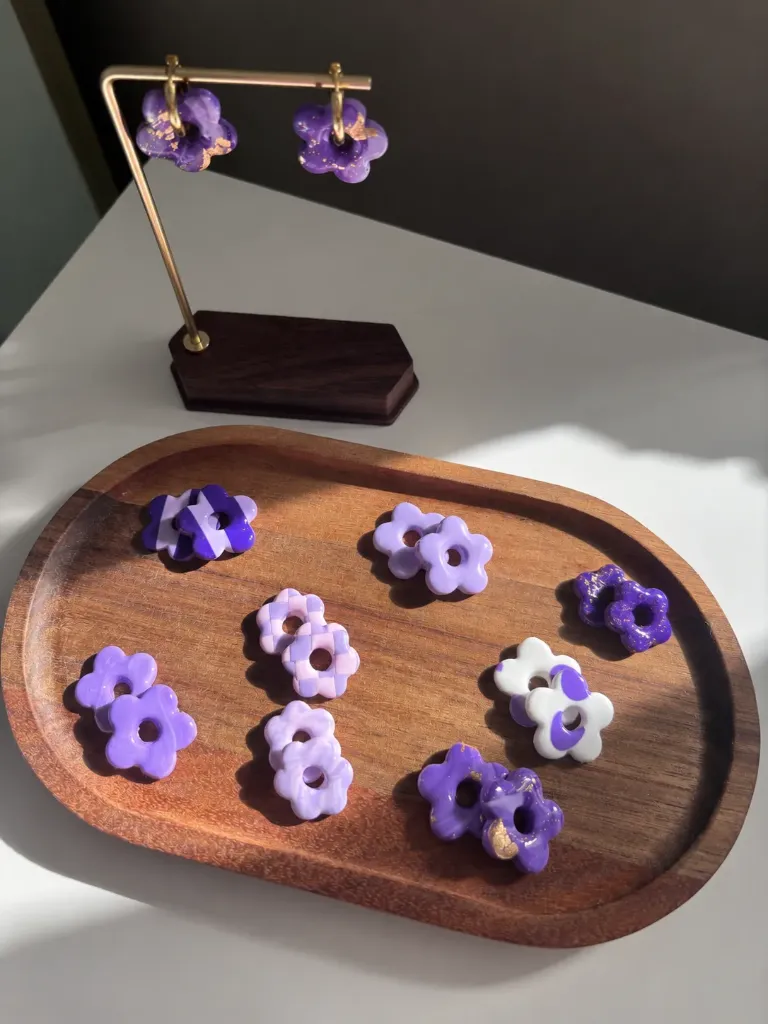 Boucles pampilles violettes