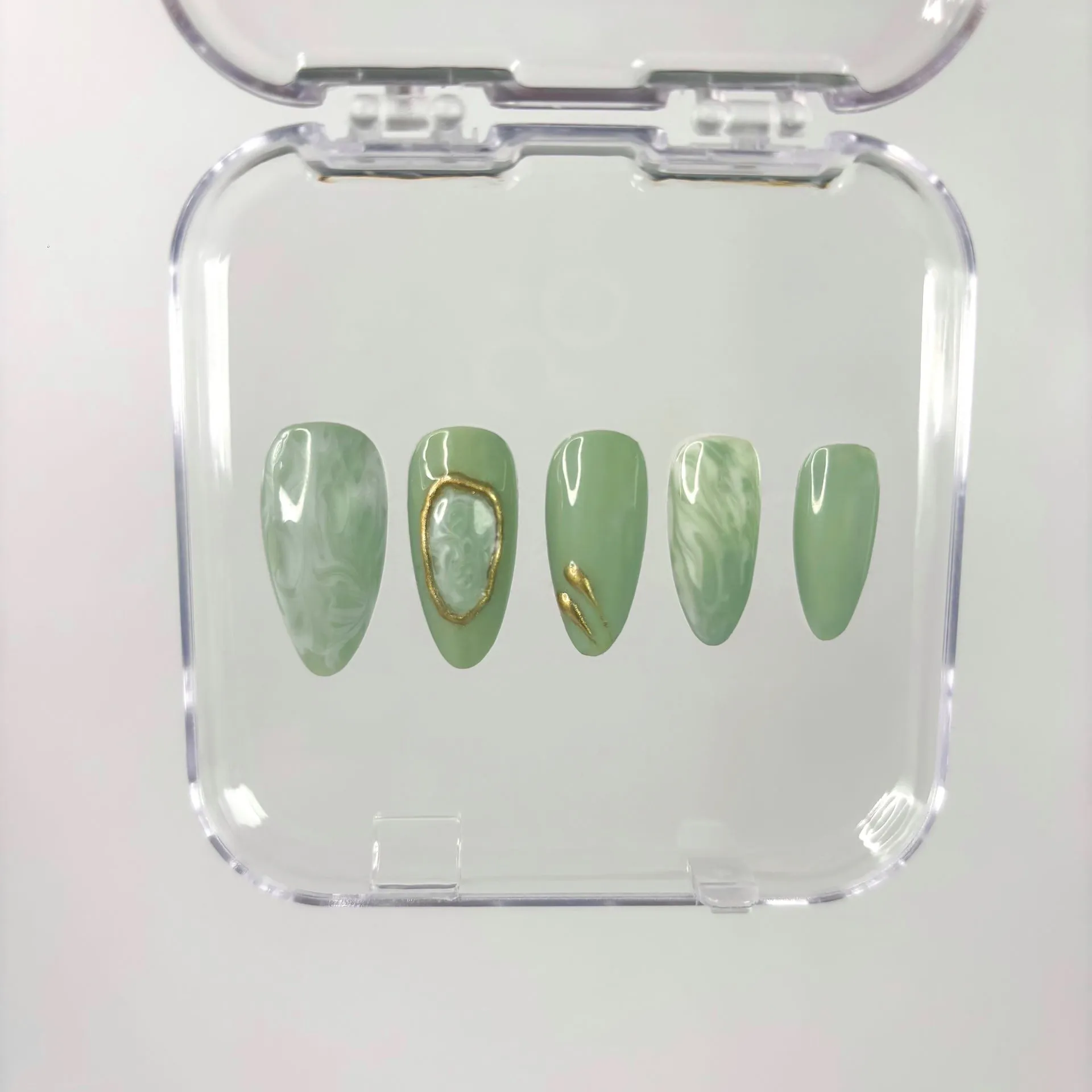 Emeraude (Court, Amande, Capsule en cm, Capsule en cm)