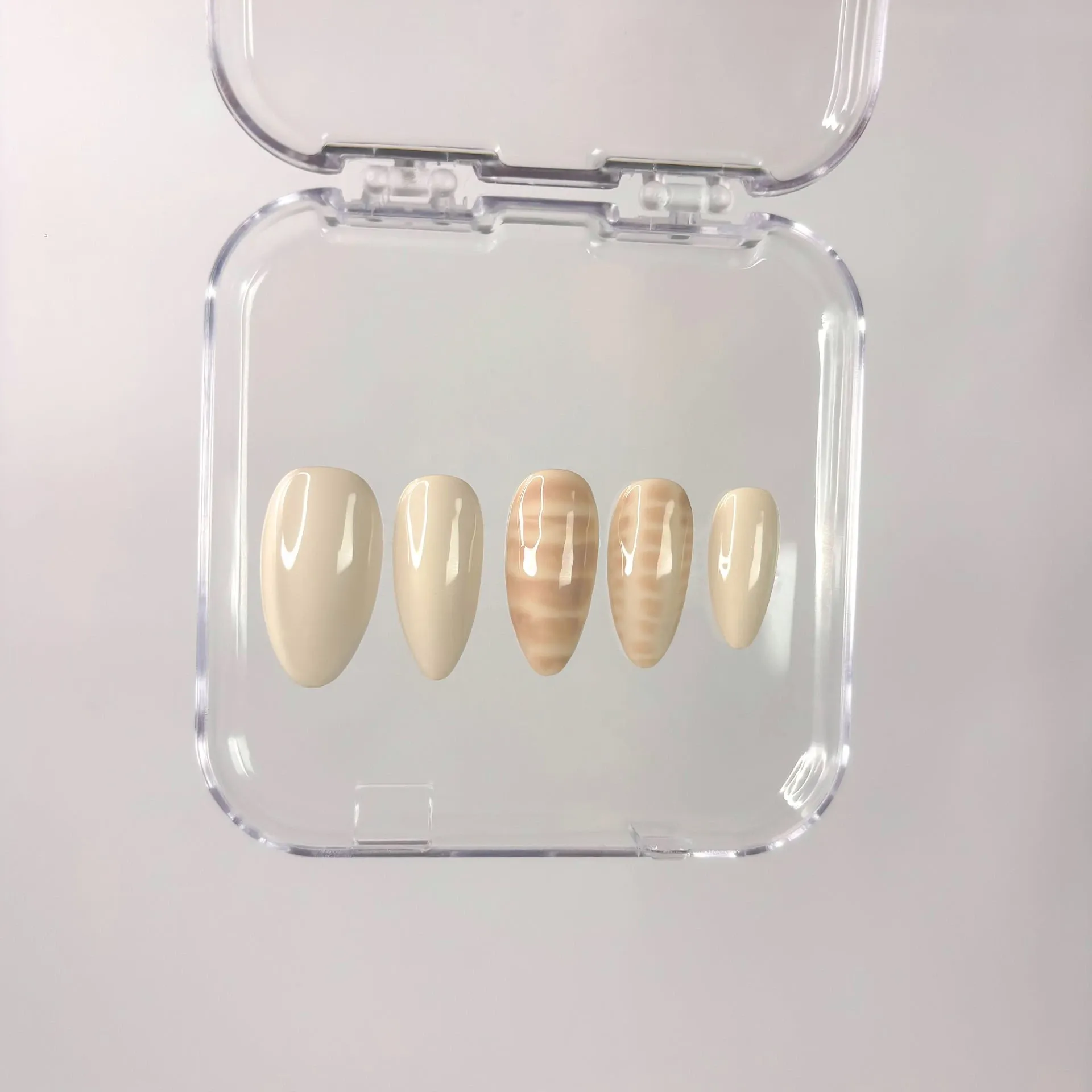 Solène (Court, Amande, Capsule en cm, Capsule en cm)
